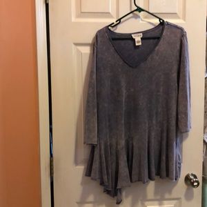 Ladies top. Blue/lavender color